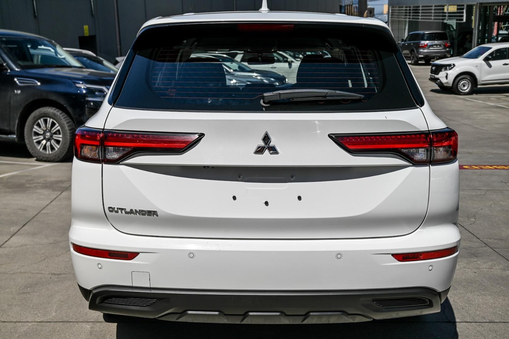 Mitsubishi Outlander image 4