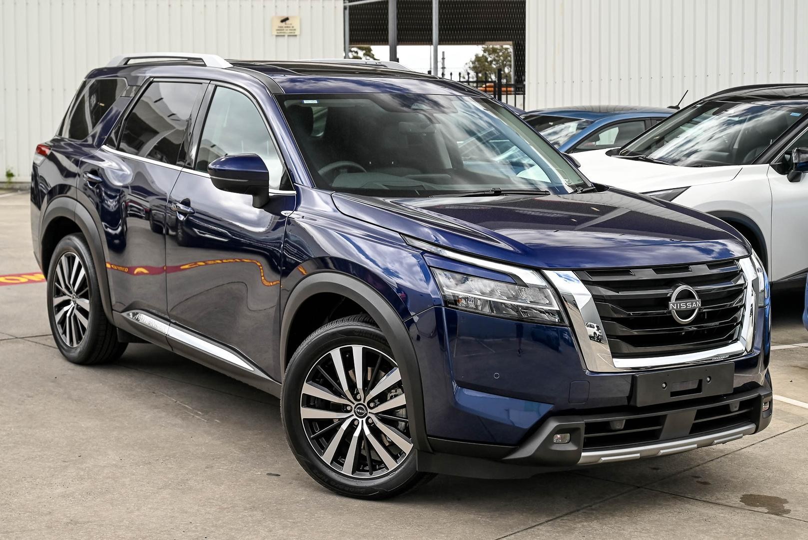 Nissan Pathfinder image 1