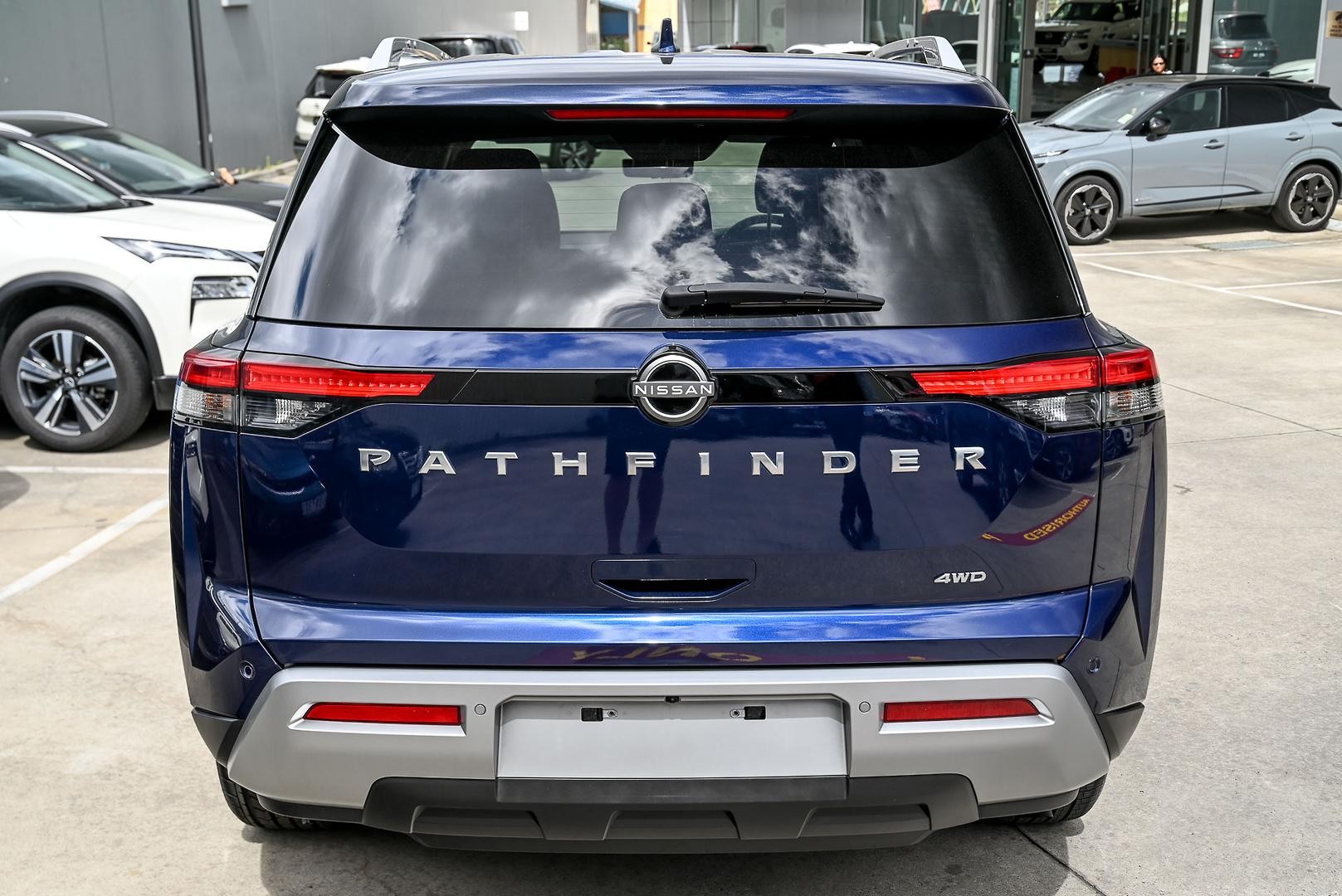 Nissan Pathfinder image 4