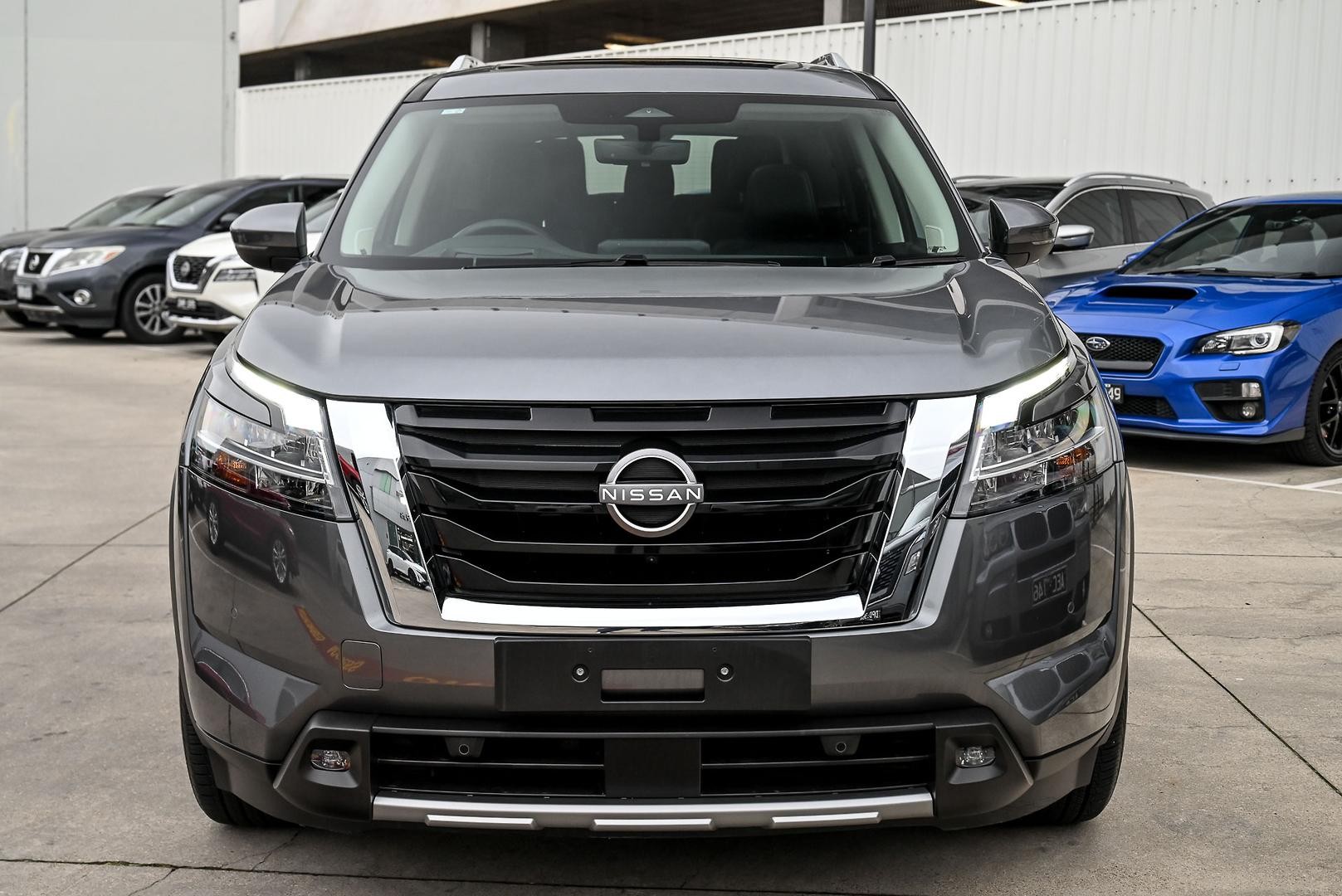 Nissan Pathfinder image 2