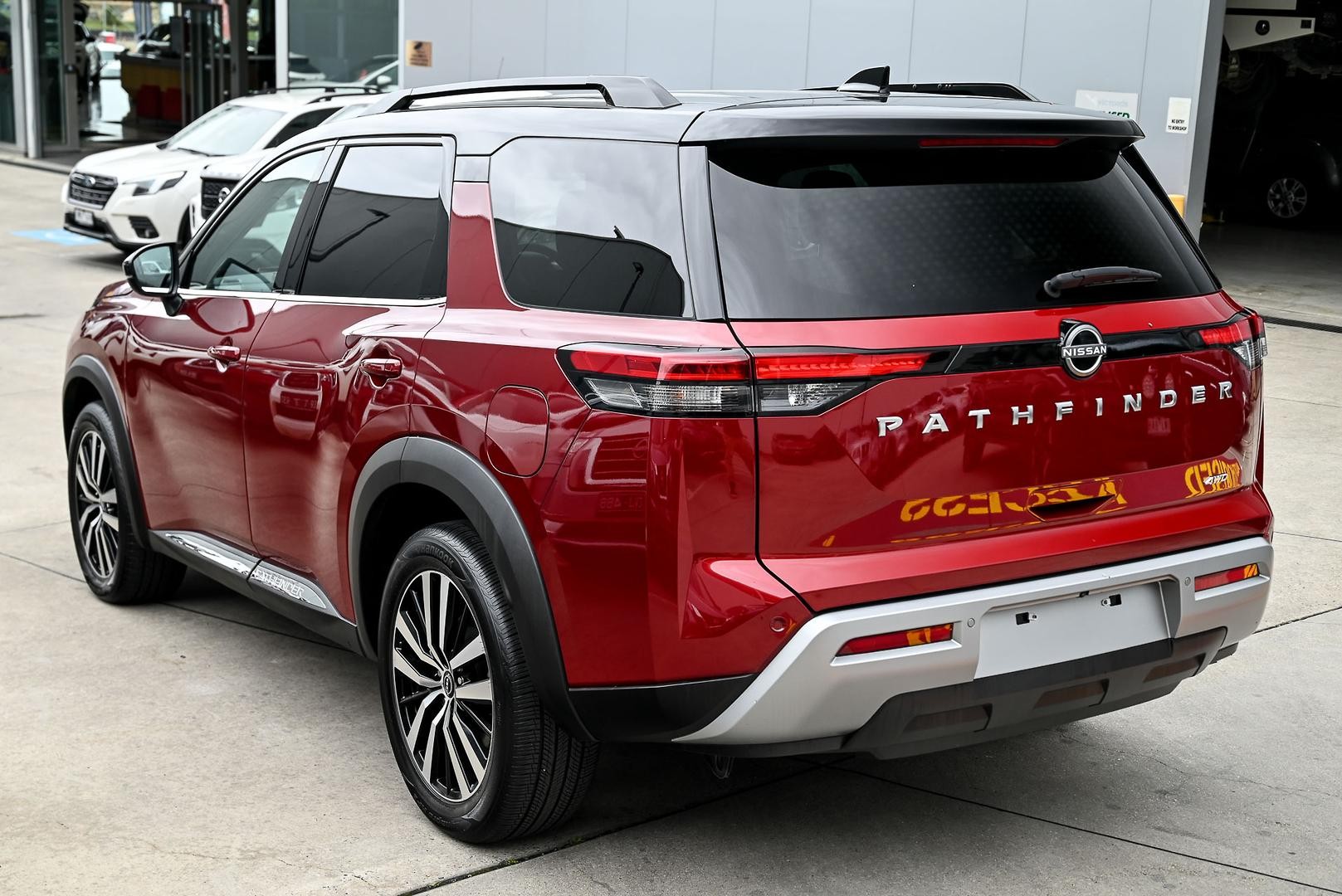 Nissan Pathfinder image 4