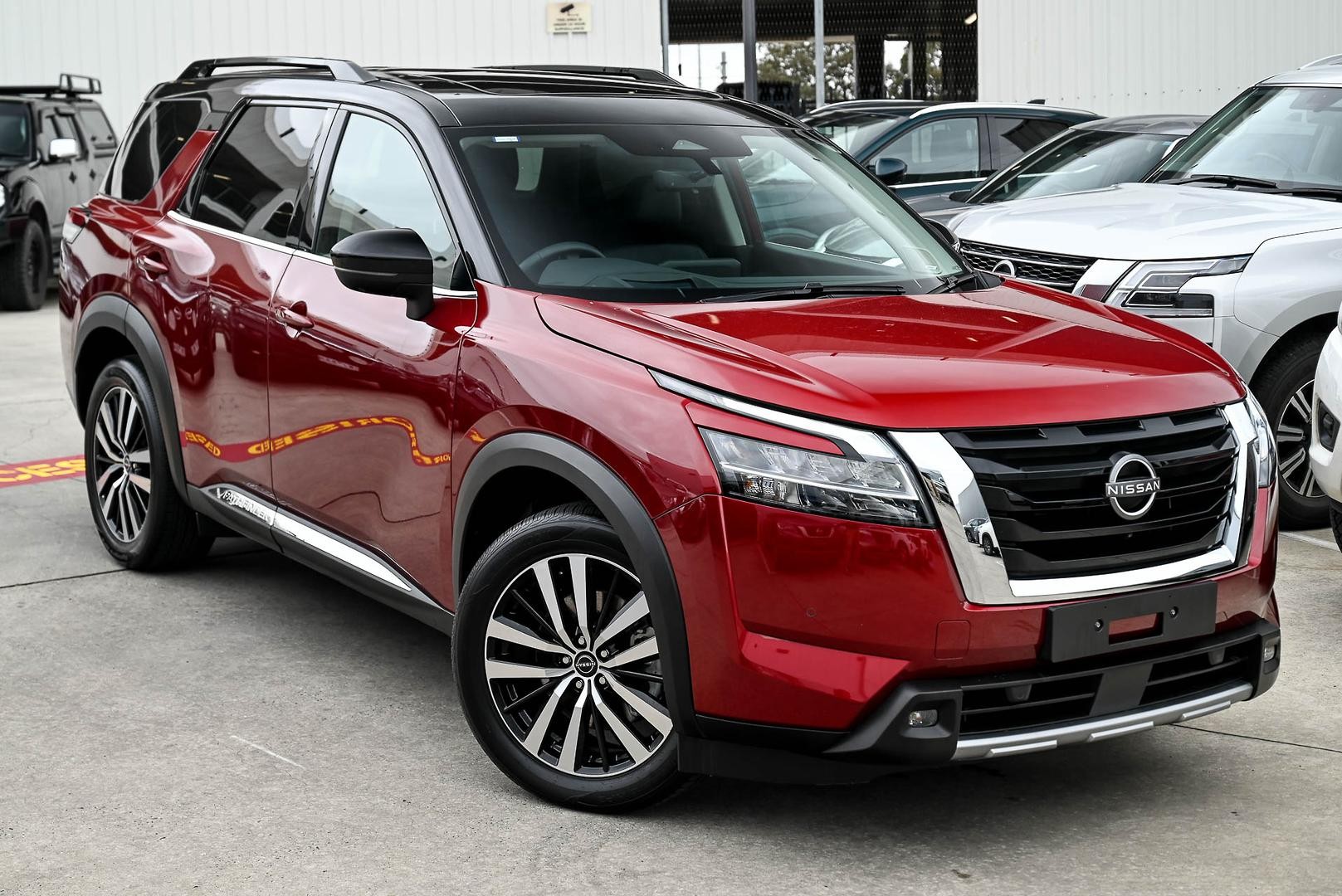 Nissan Pathfinder image 1