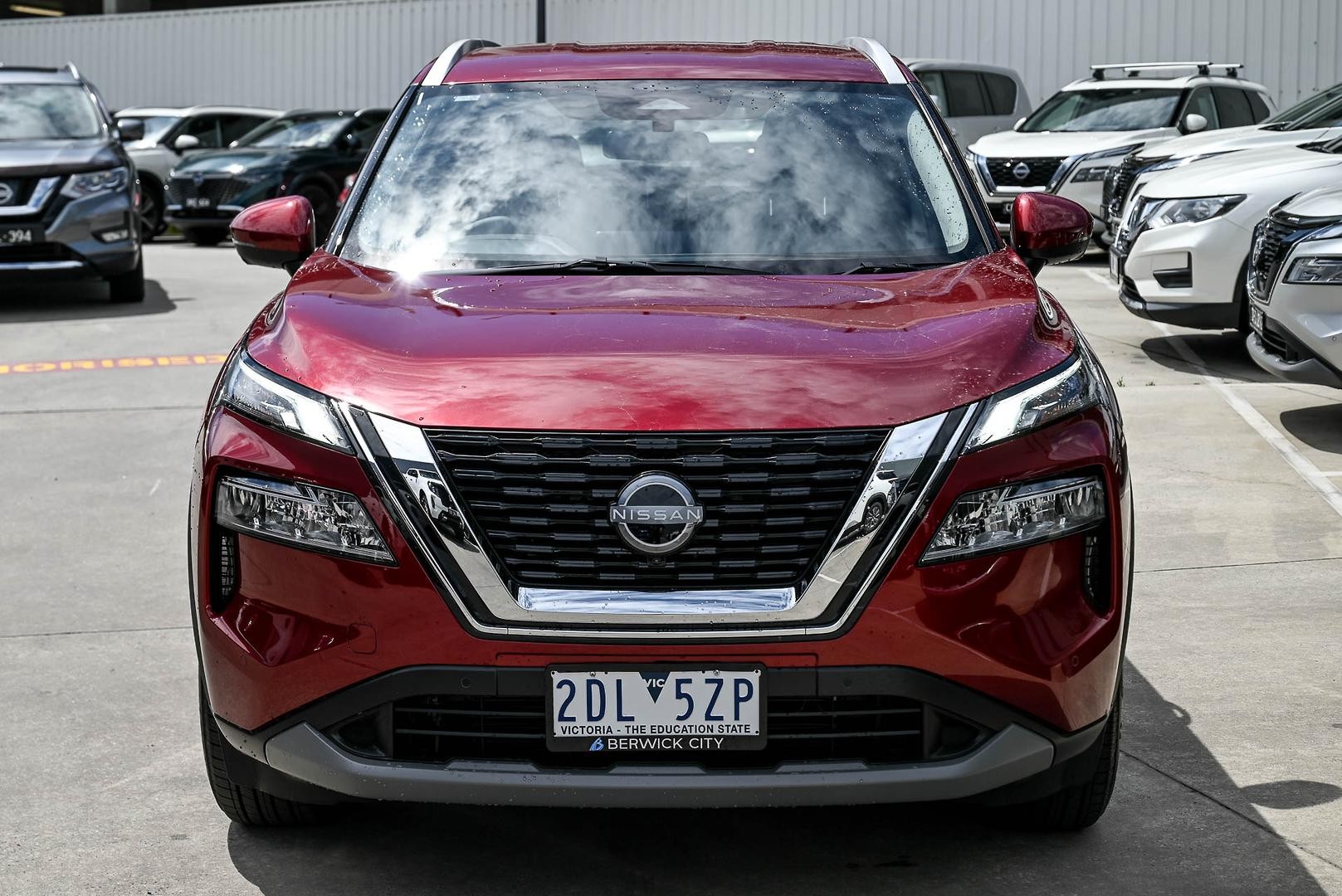 Nissan X-trail image 2
