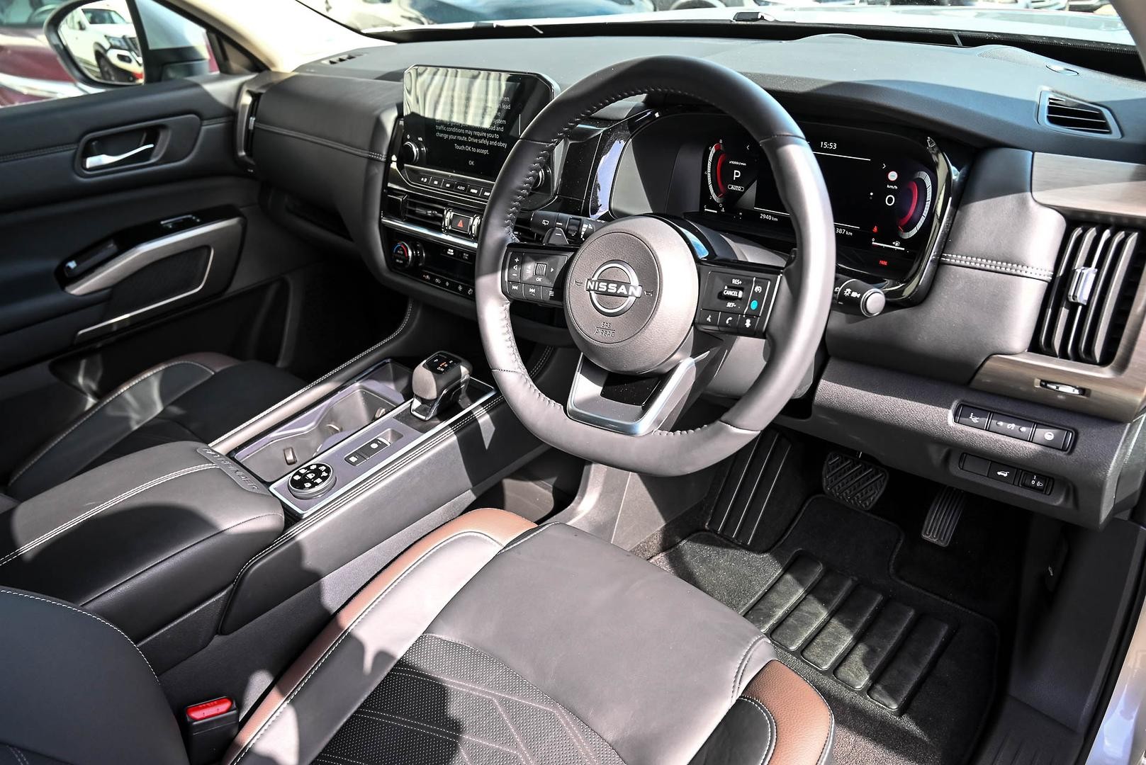 Nissan Pathfinder image 4