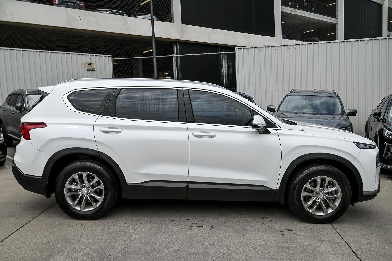 Hyundai Santa Fe image 3