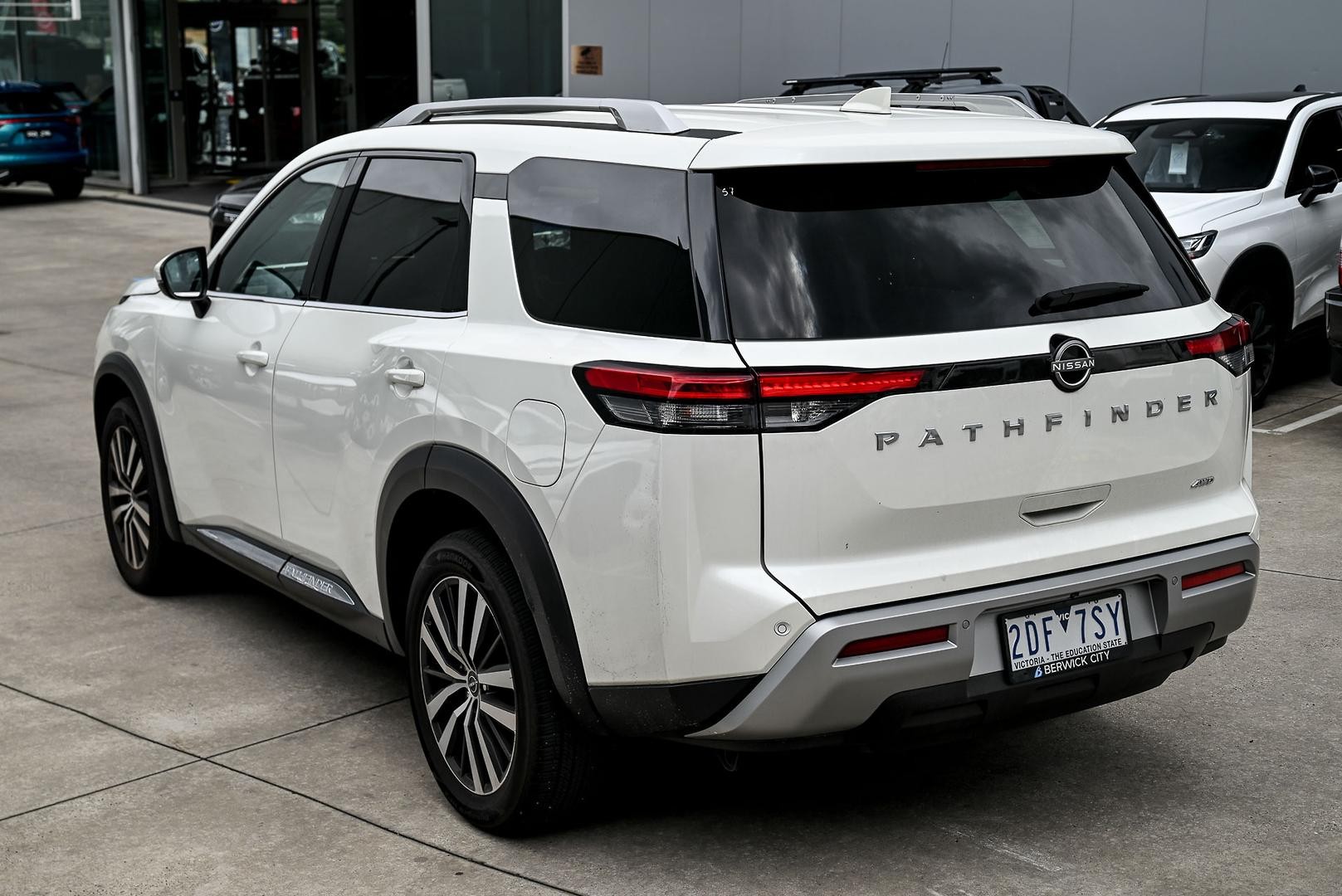 Nissan Pathfinder image 4