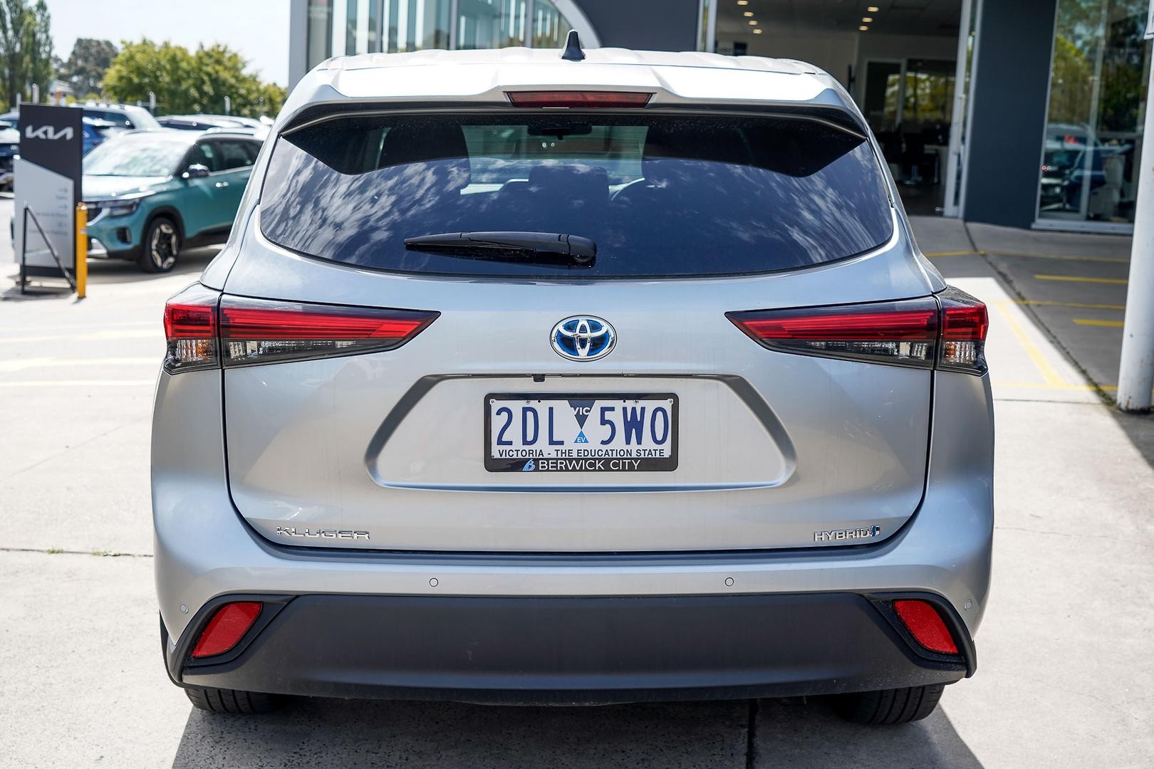 Toyota Kluger image 4