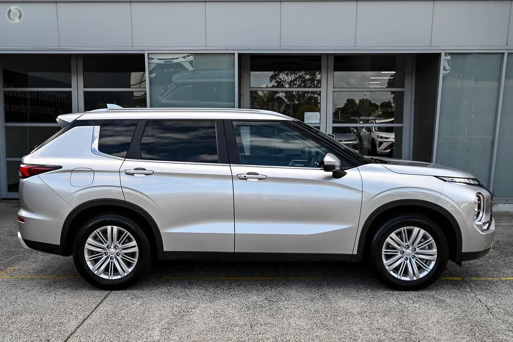 Mitsubishi Outlander image 3