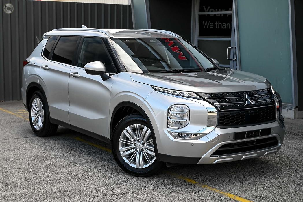 Mitsubishi Outlander image 1