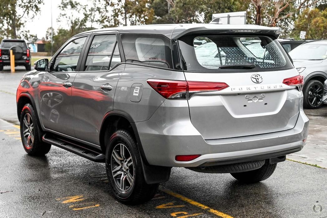 Toyota Fortuner image 3