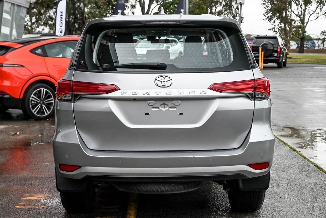 Toyota Fortuner image 4