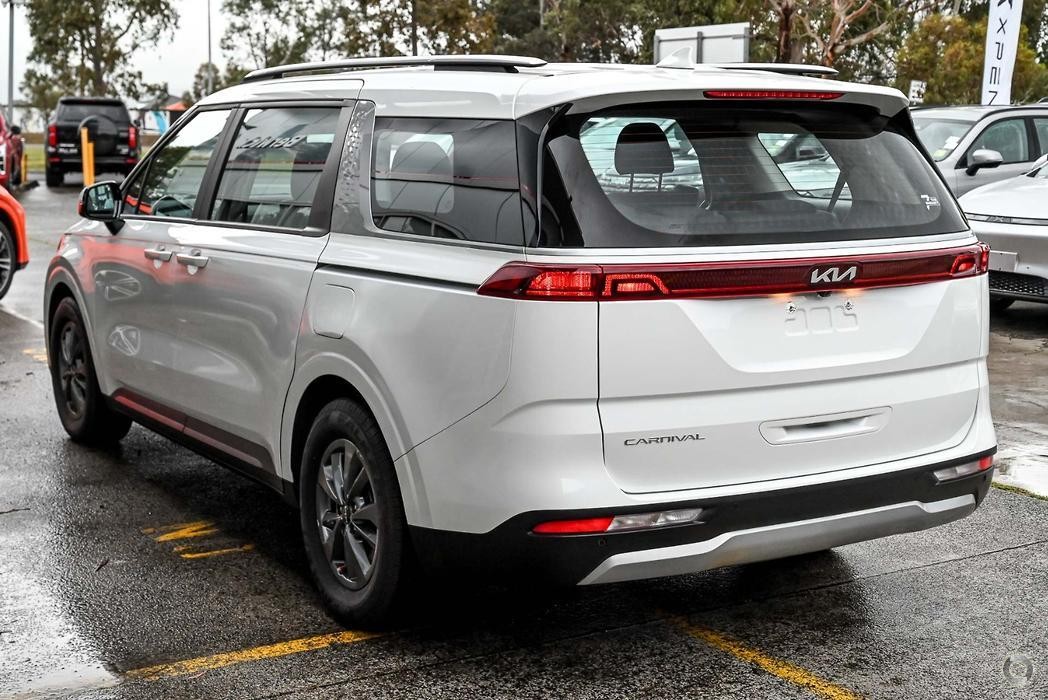 Kia Carnival image 3