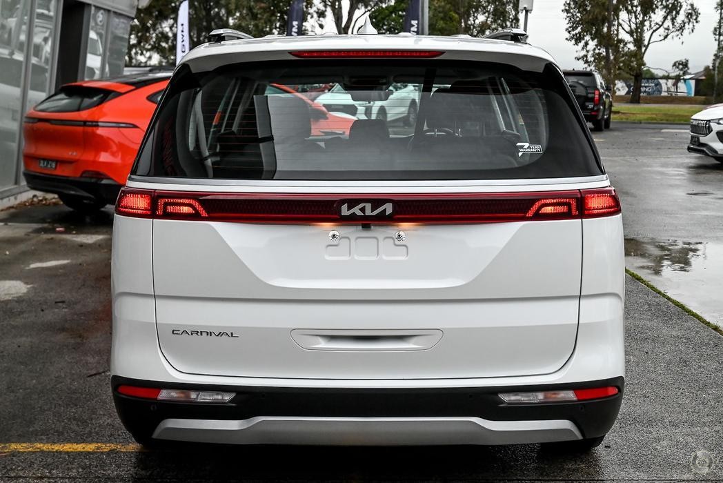 Kia Carnival image 4