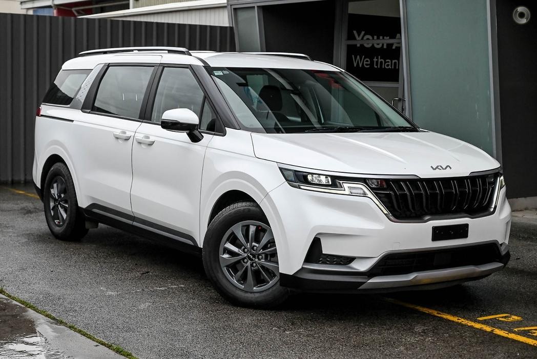 Kia Carnival image 1