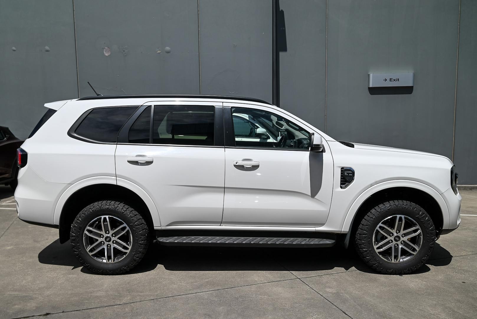 Ford Everest image 3