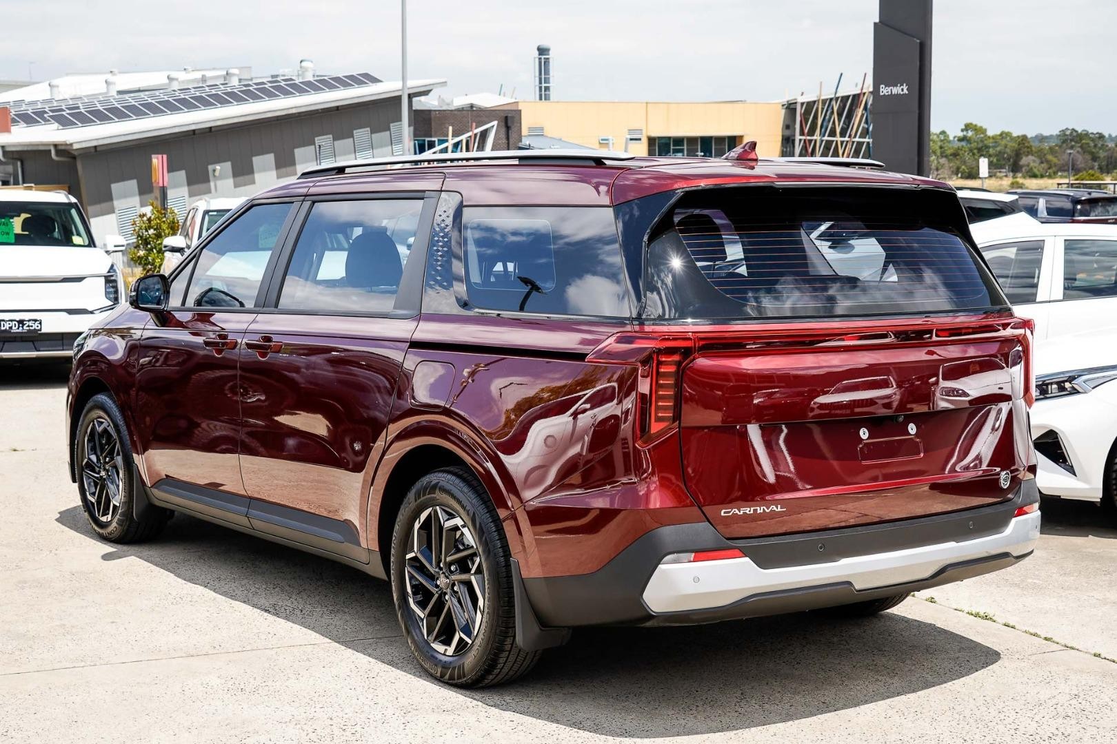 Kia Carnival image 3