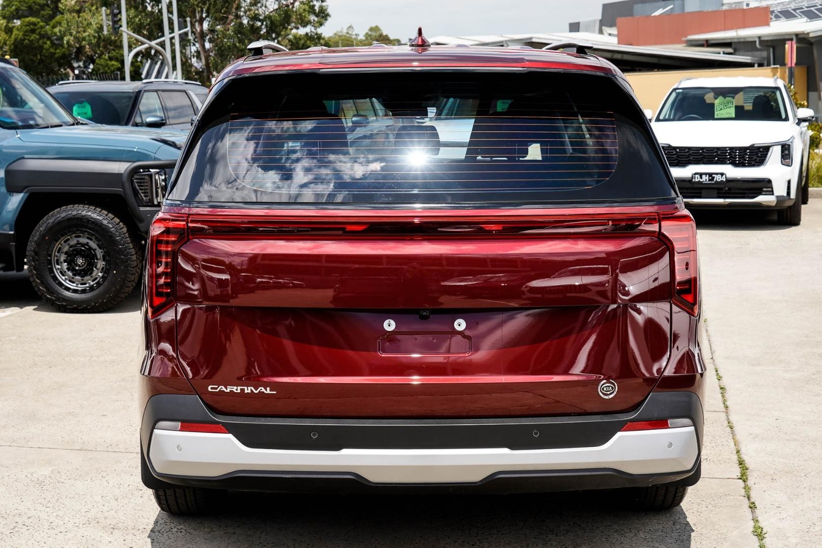 Kia Carnival image 4