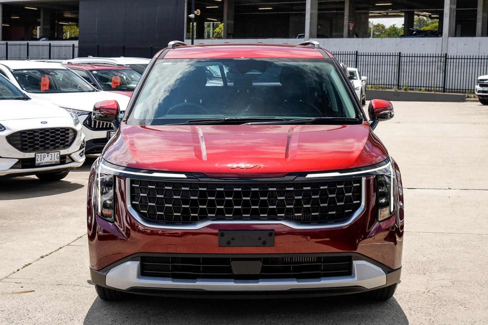 Kia Carnival image 2