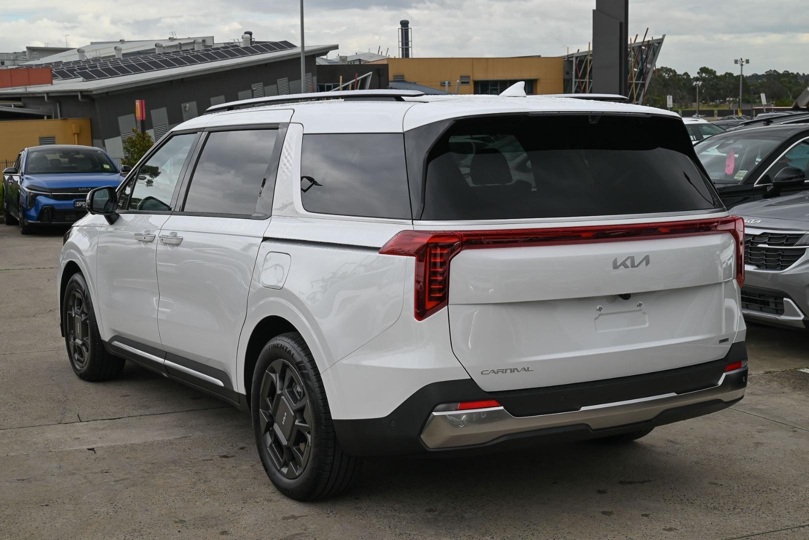 Kia Carnival image 3