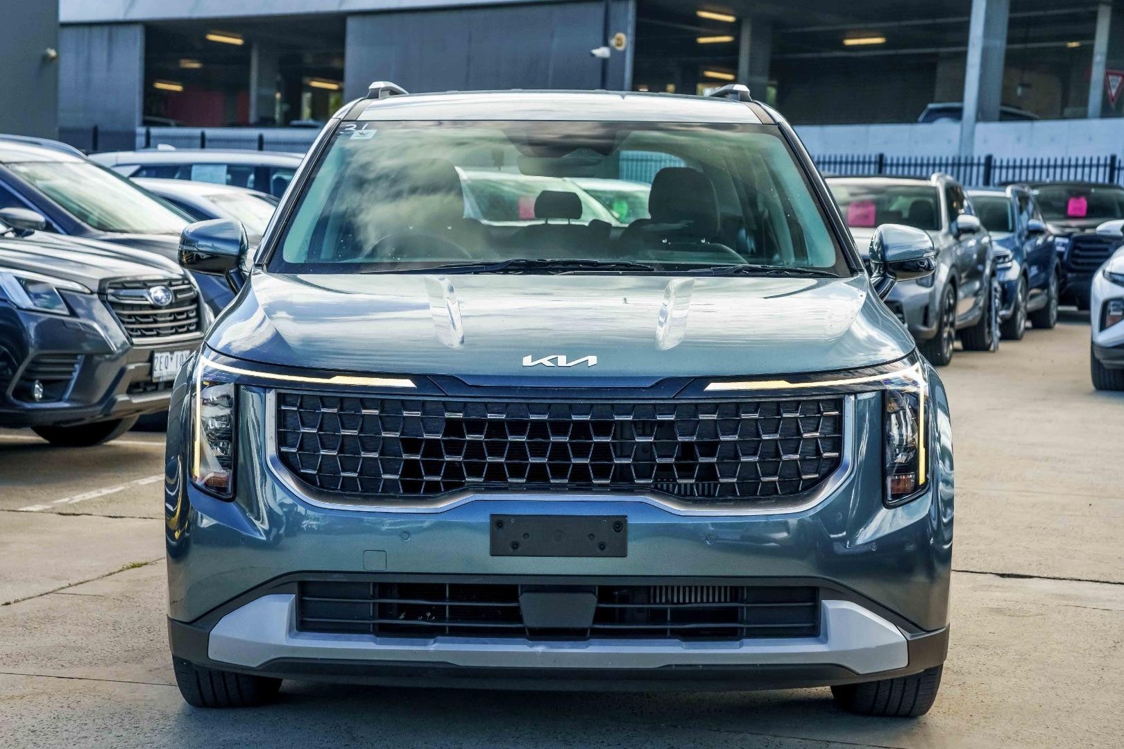 Kia Carnival image 3