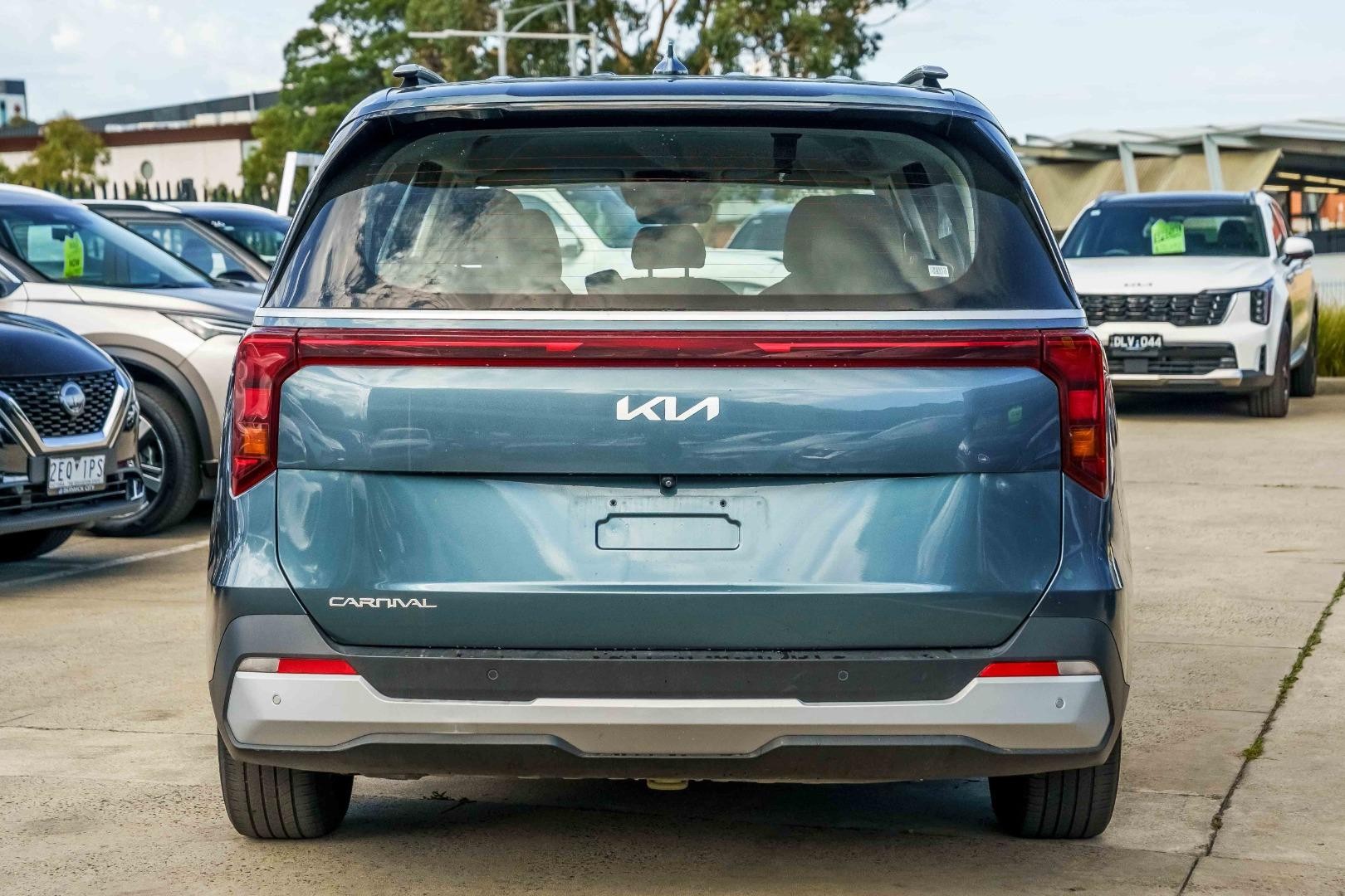 Kia Carnival image 4
