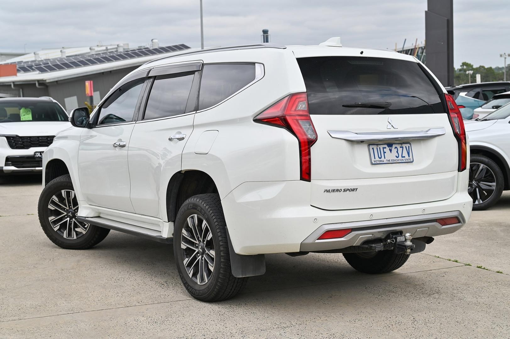 Mitsubishi Pajero Sport image 3