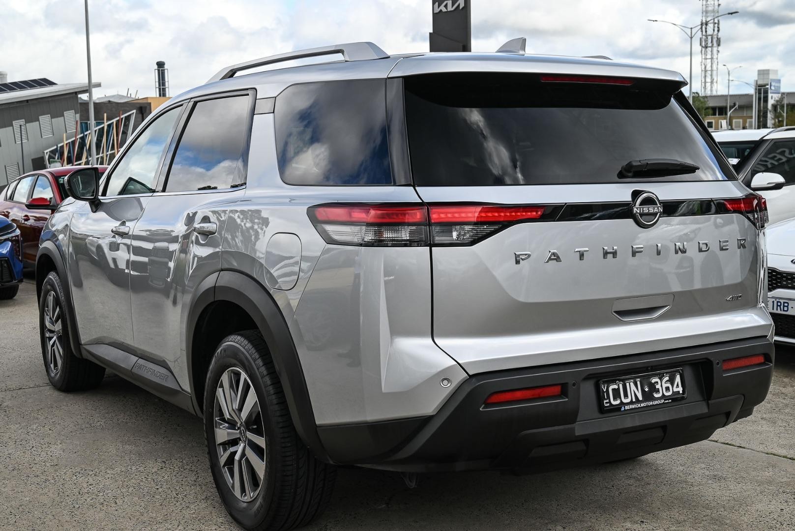 Nissan Pathfinder image 3