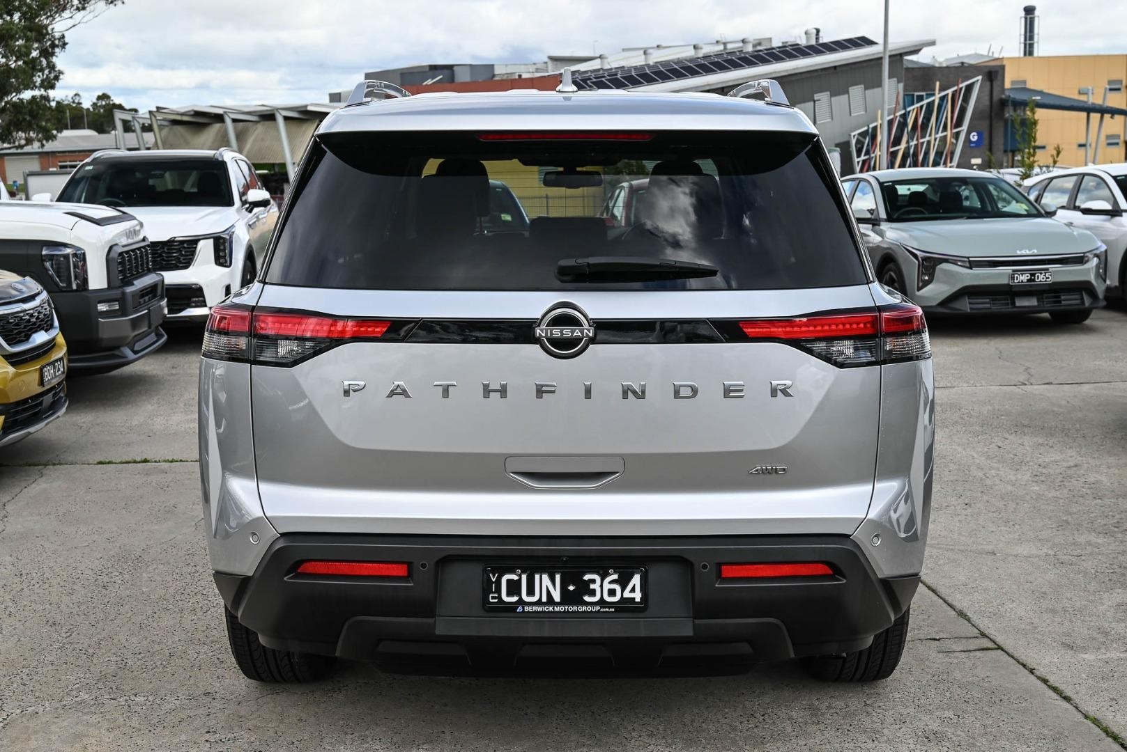 Nissan Pathfinder image 4