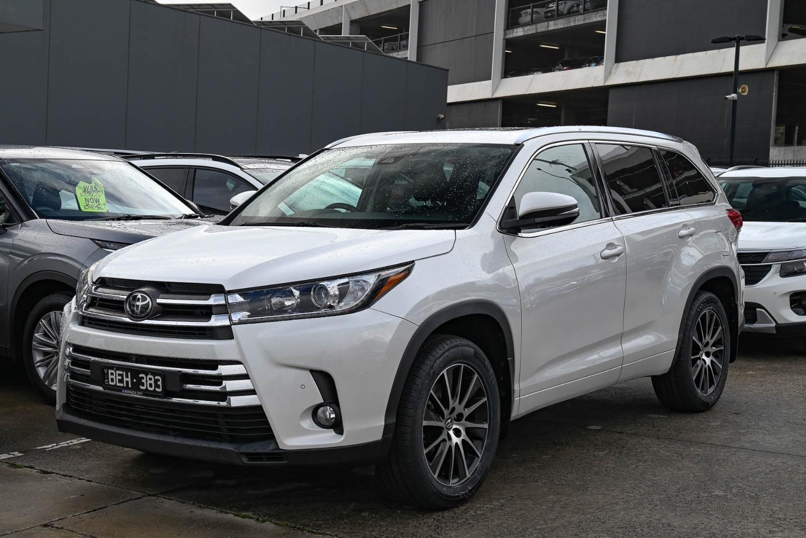 Toyota Kluger image 1