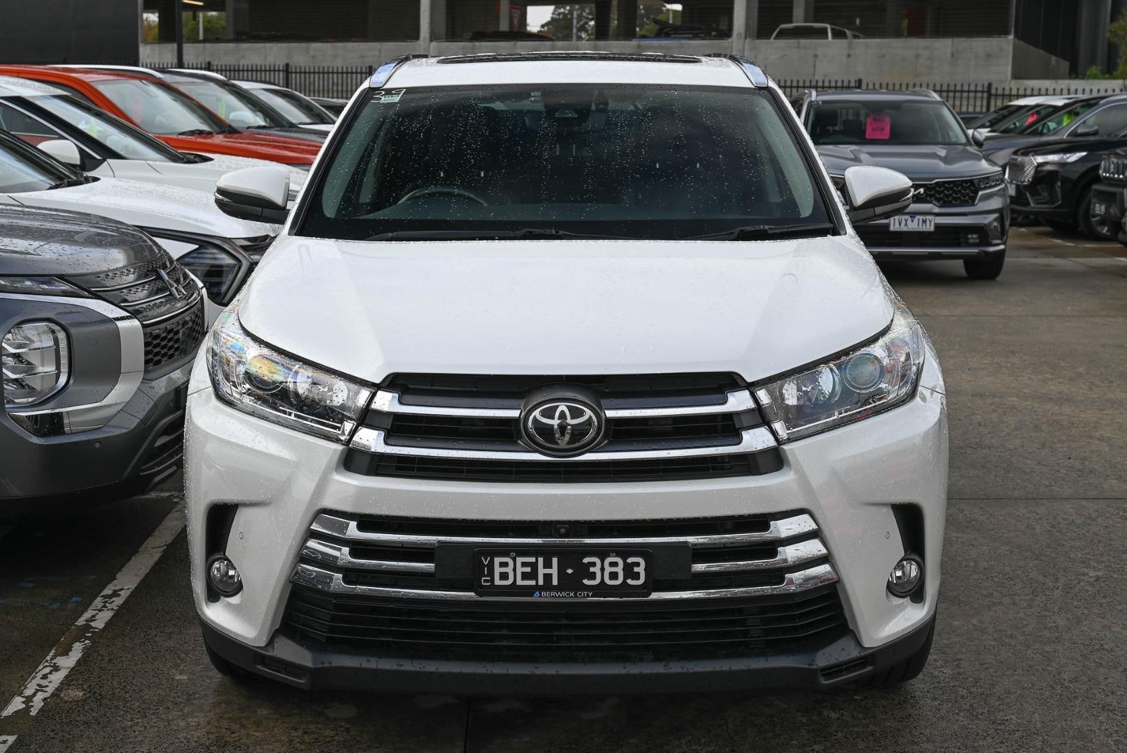 Toyota Kluger image 2