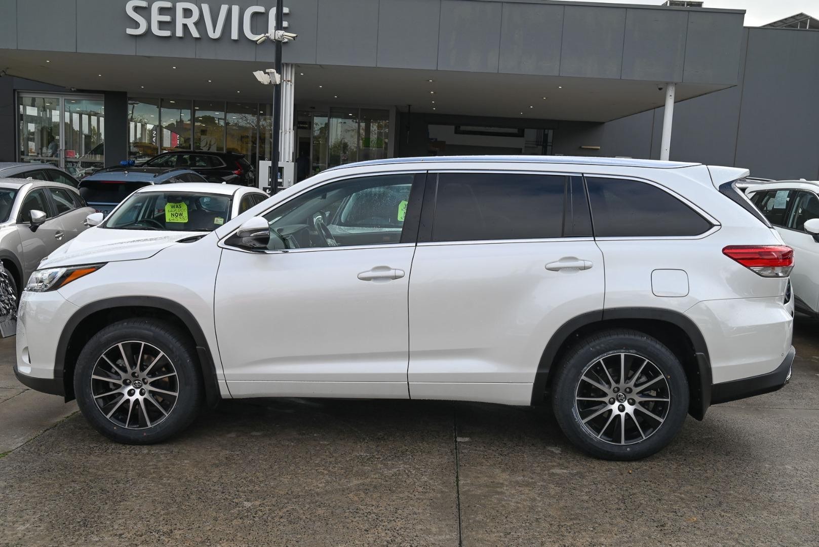 Toyota Kluger image 3