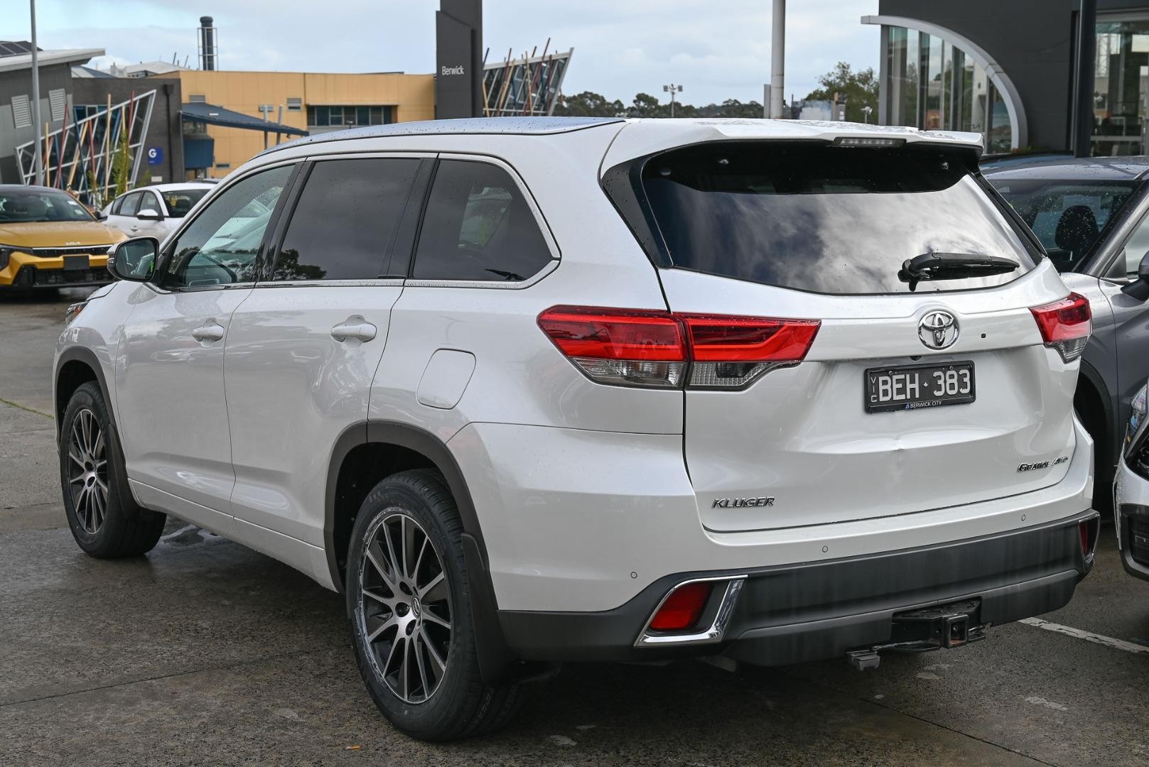 Toyota Kluger image 4