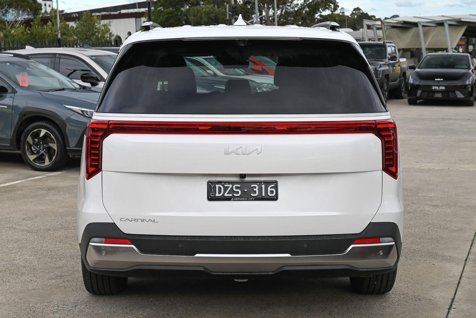 Kia Carnival image 3