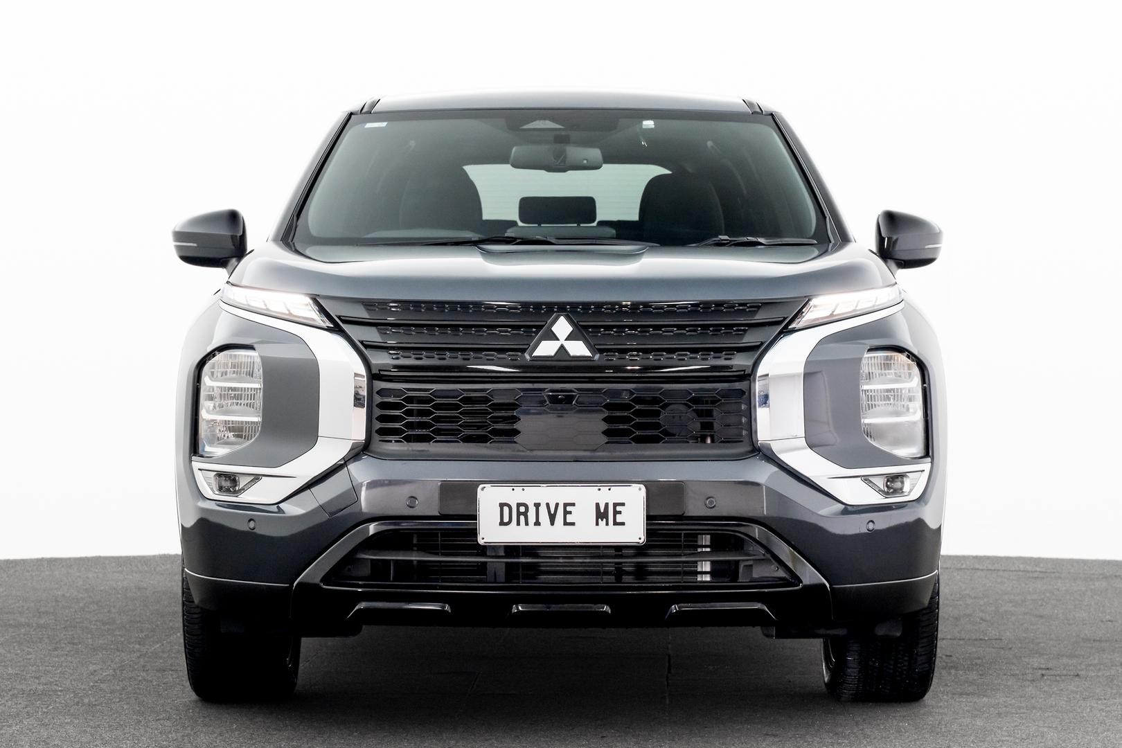 Mitsubishi Outlander image 2
