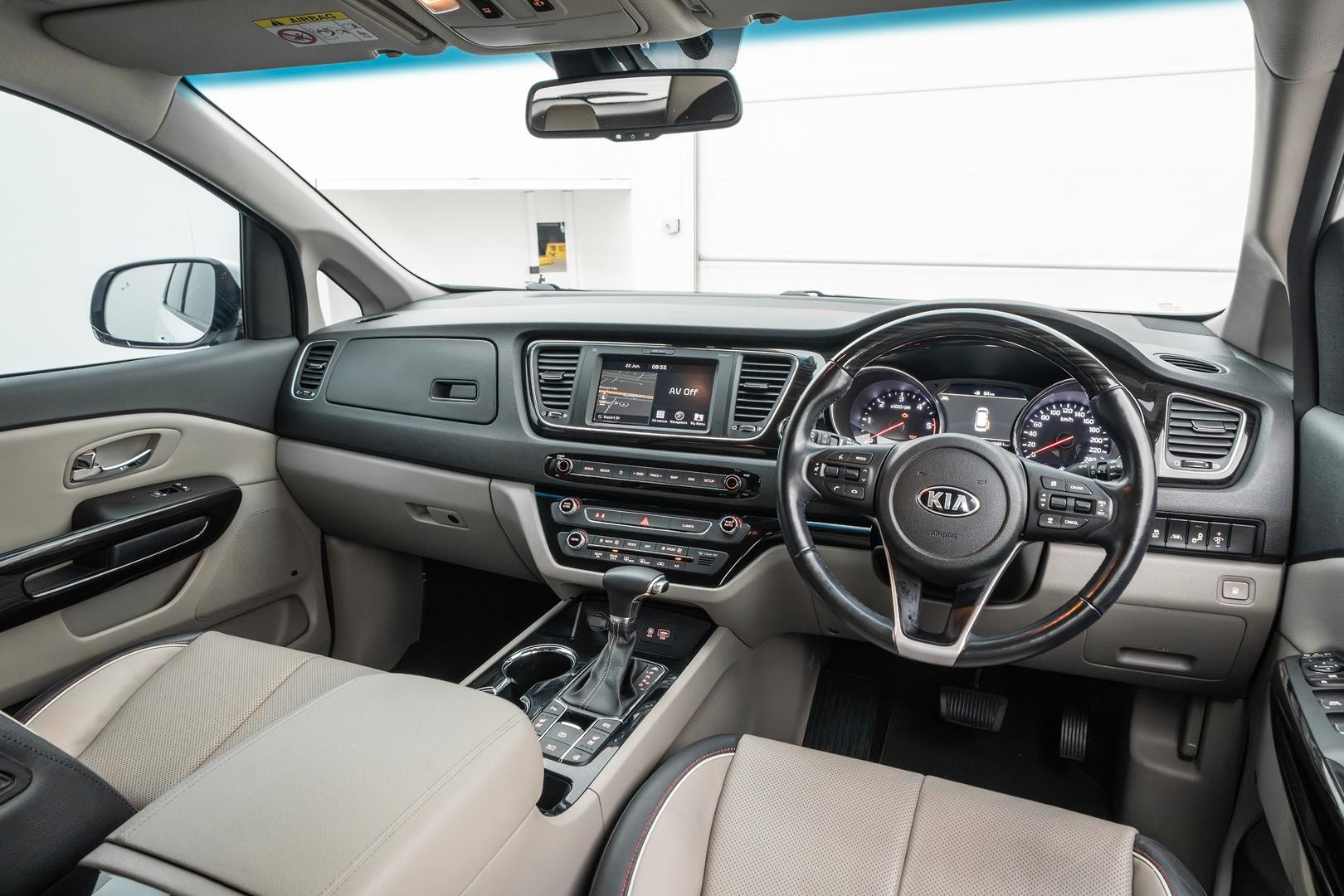 Kia Carnival image 4