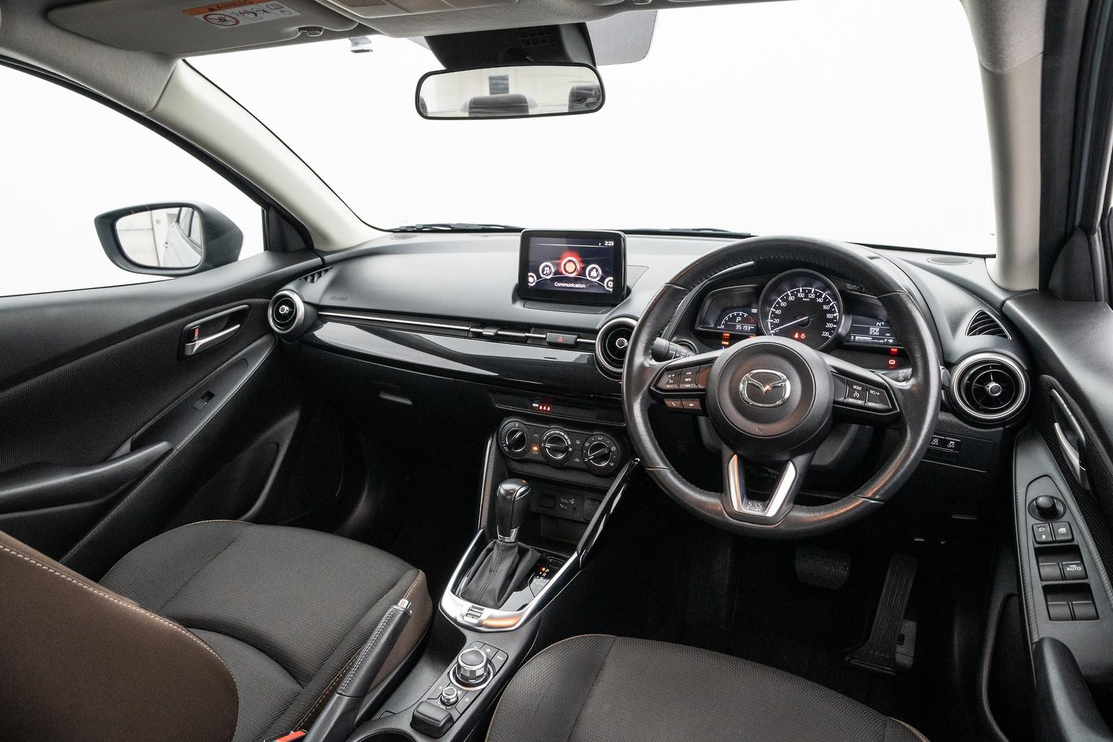 Mazda 2 image 4