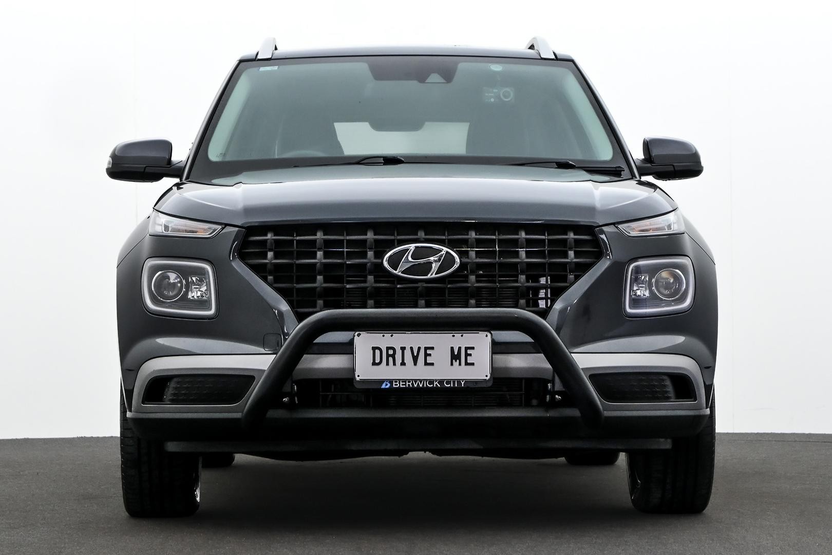 Hyundai Venue image 2