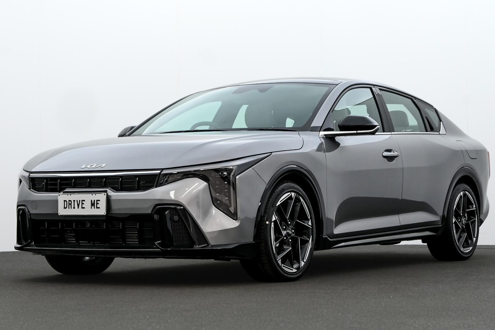 Kia K4 image 1