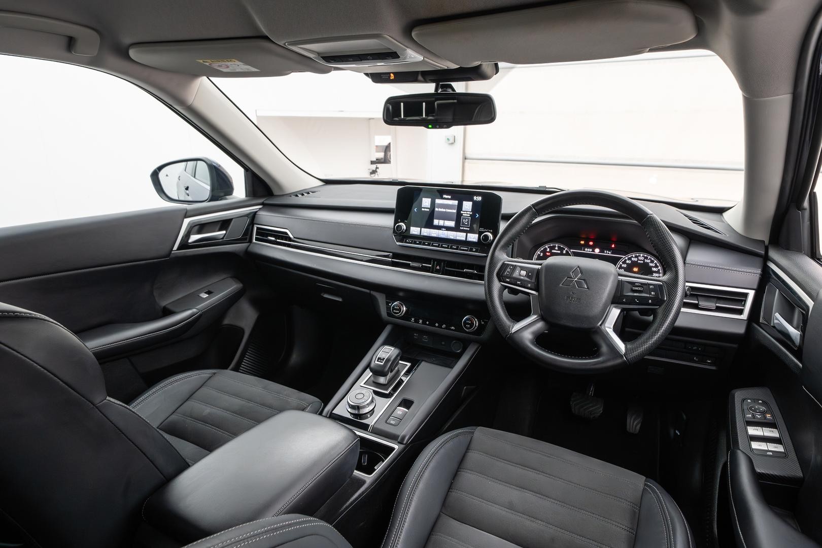 Mitsubishi Outlander image 4