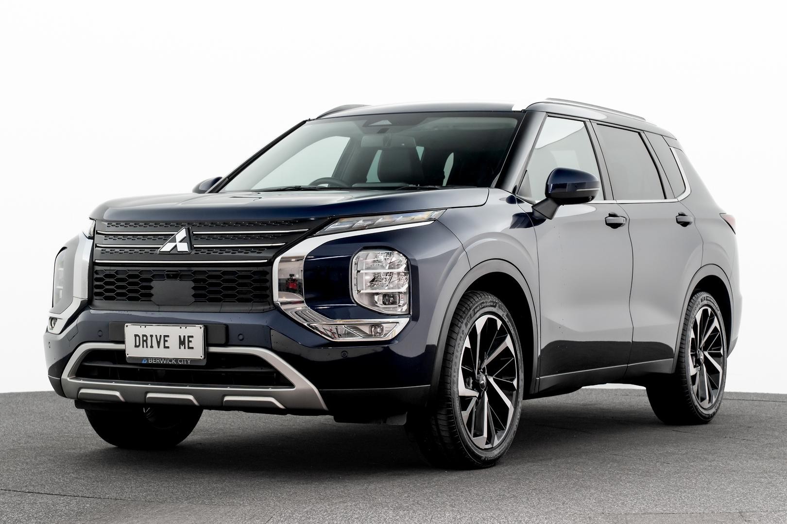 Mitsubishi Outlander image 1