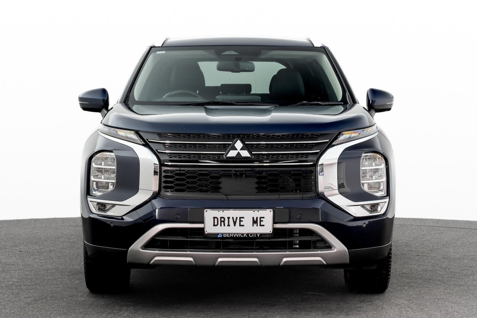 Mitsubishi Outlander image 2