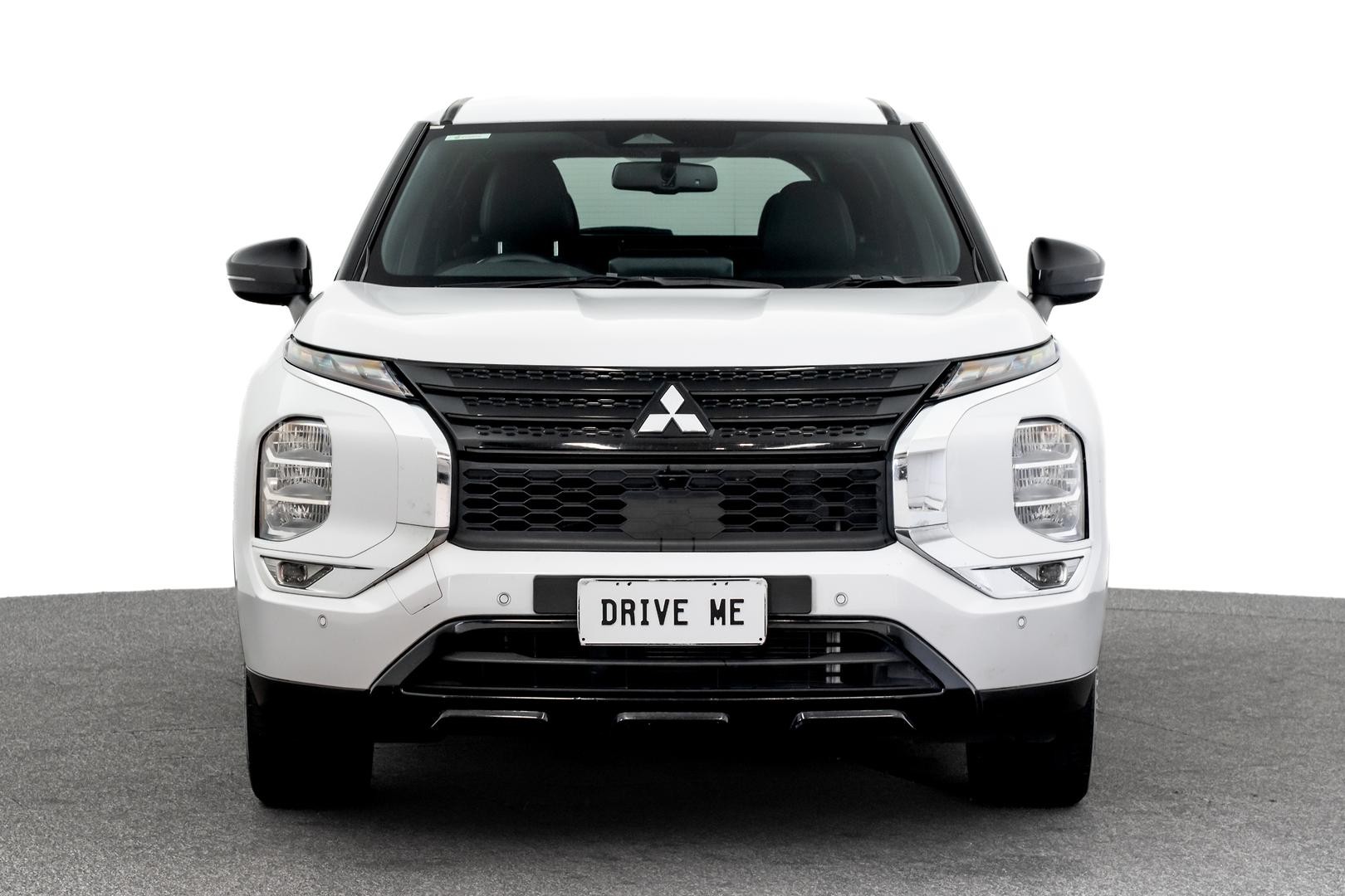 Mitsubishi Outlander image 2
