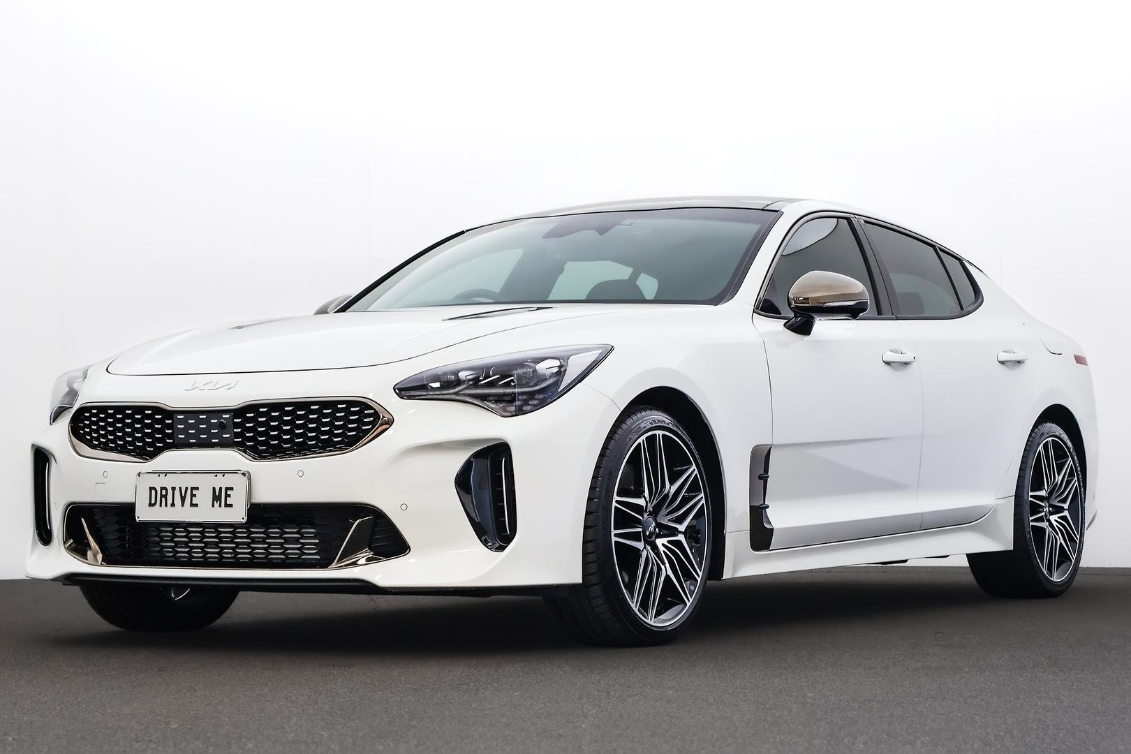 Kia Stinger image 1