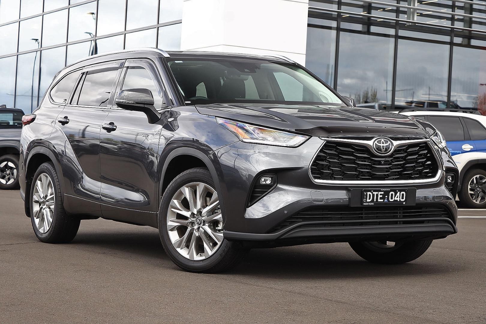 Toyota Kluger image 1