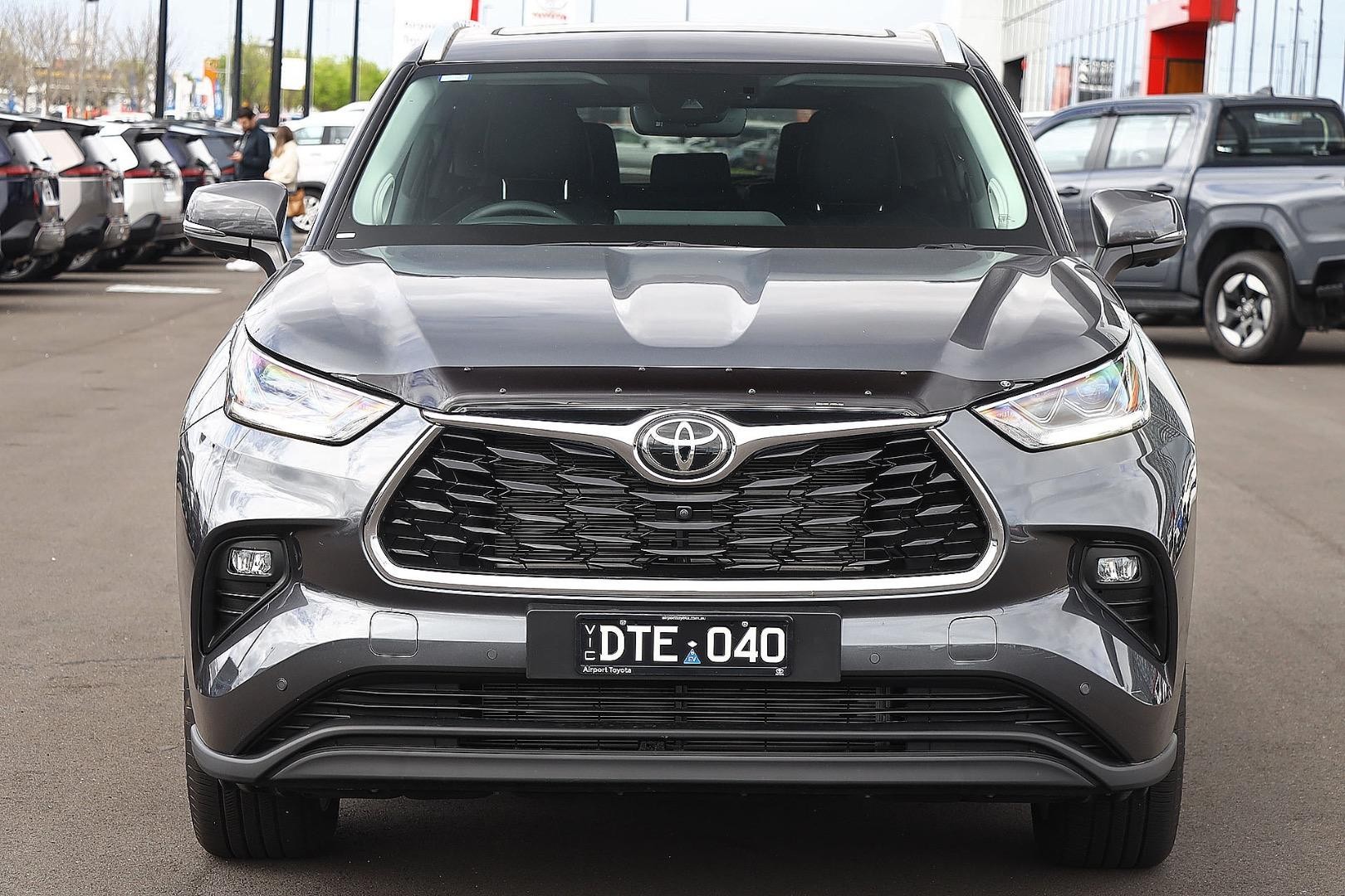 Toyota Kluger image 4