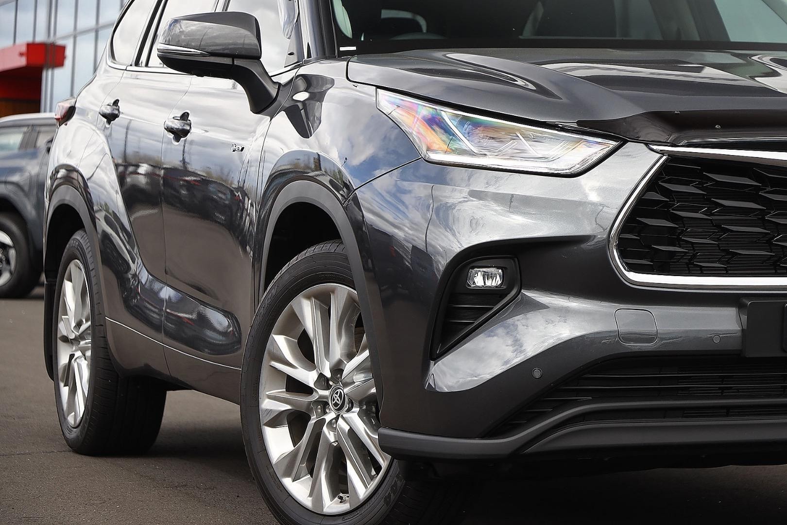 Toyota Kluger image 2