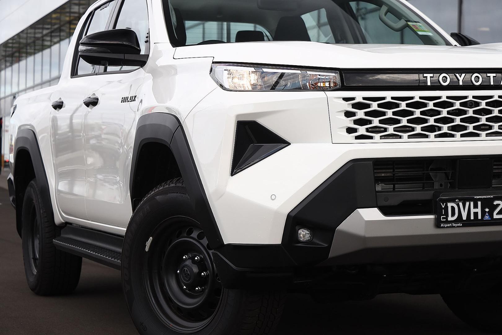 Toyota Hilux image 2