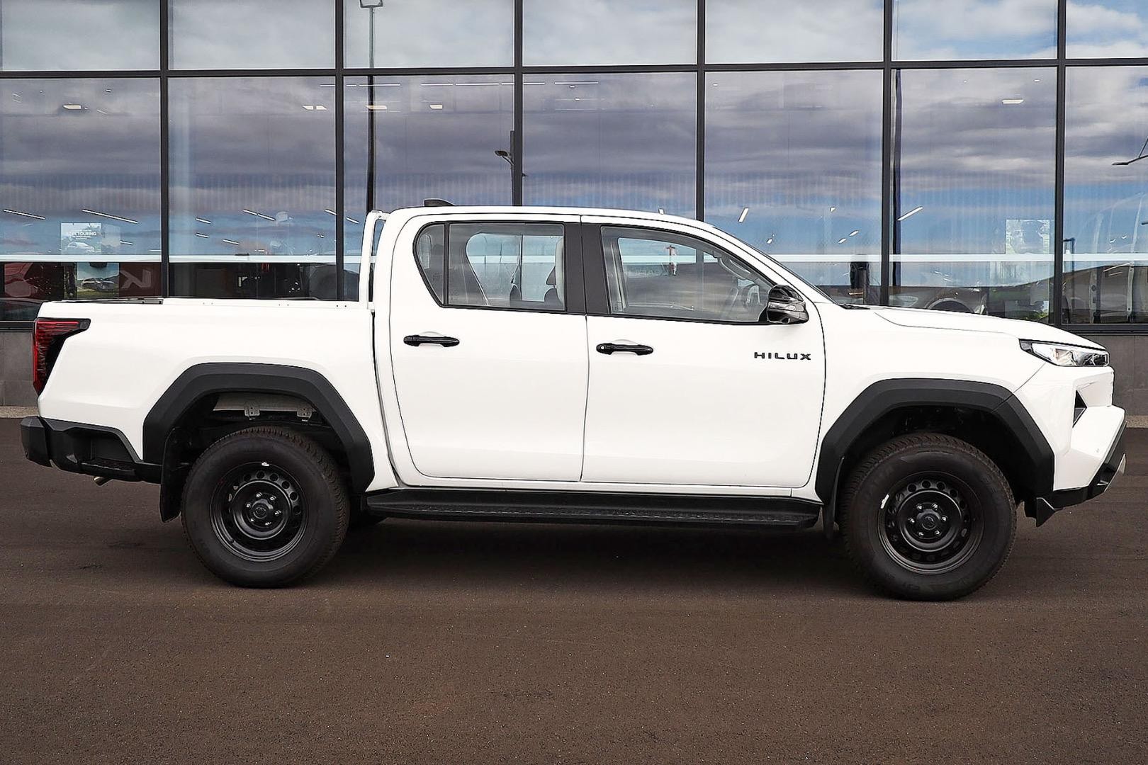 Toyota Hilux image 4