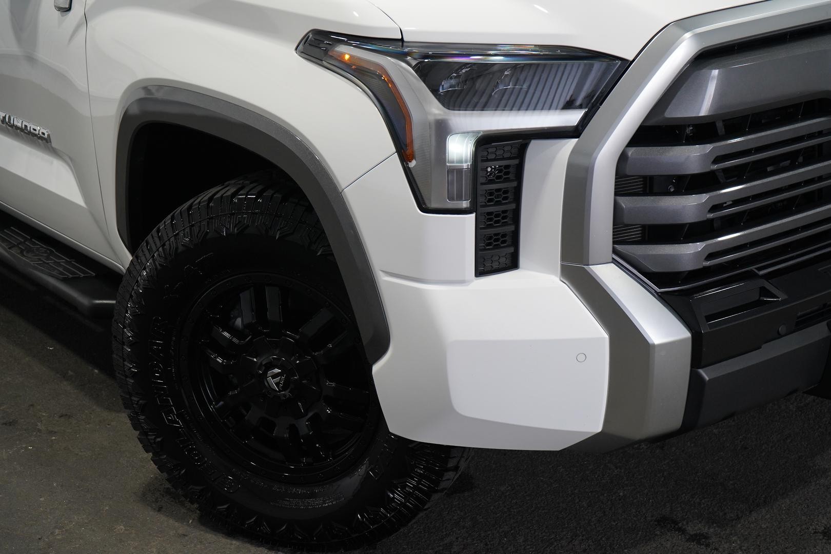 Toyota Tundra image 2