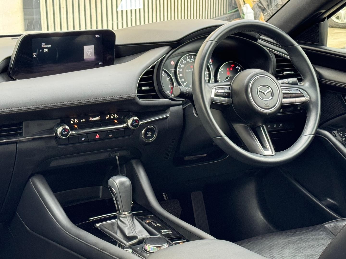 Mazda 3 image 2